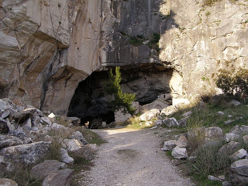 Davelis Cave in Pendeli, Athens