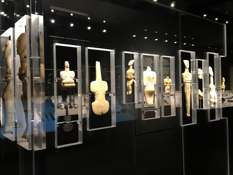 figurines - museum of cycladic art, athens