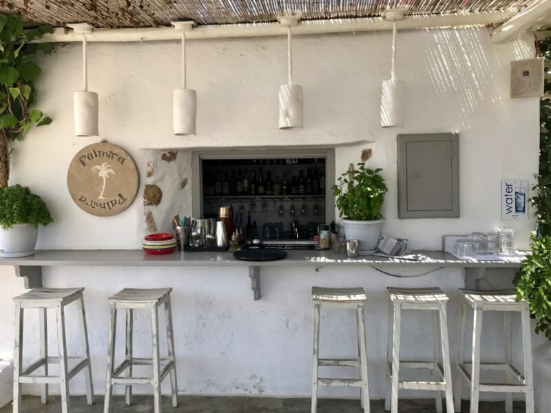 The best addresses on Sifnos: the Palmira bar in Platis Gialos