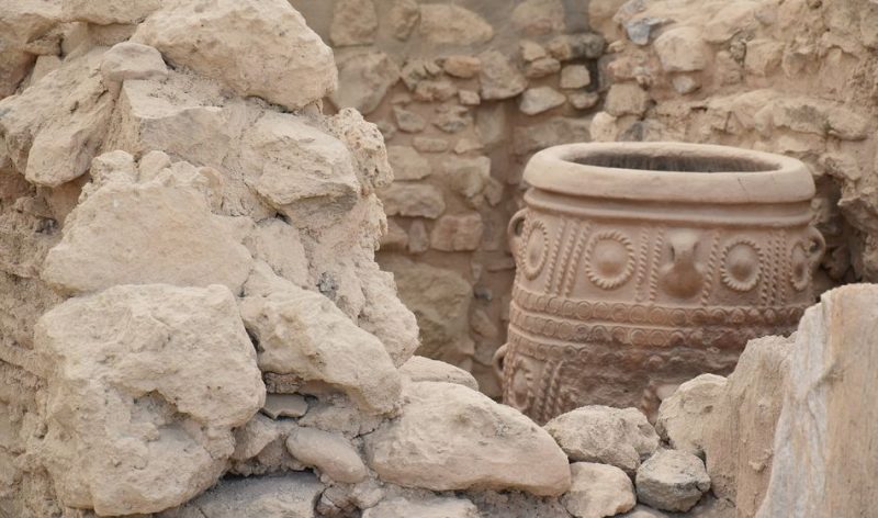 pot discovered at Knossos in Crete