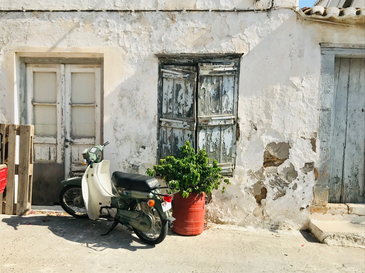 rent car or scooter in Milos, Greece