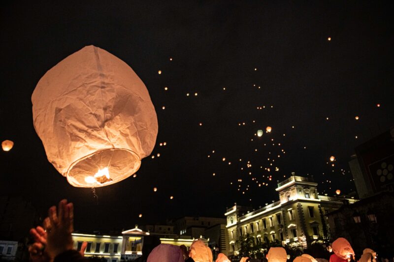 December 24 in Athens - lanterns on the night of greetings