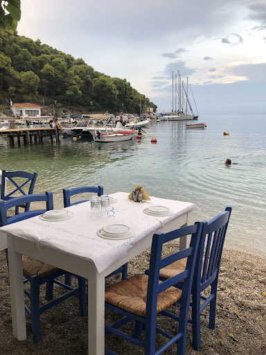 Where to eat in Skopelos Korali tavern table on Agnontas beach in Skopelos