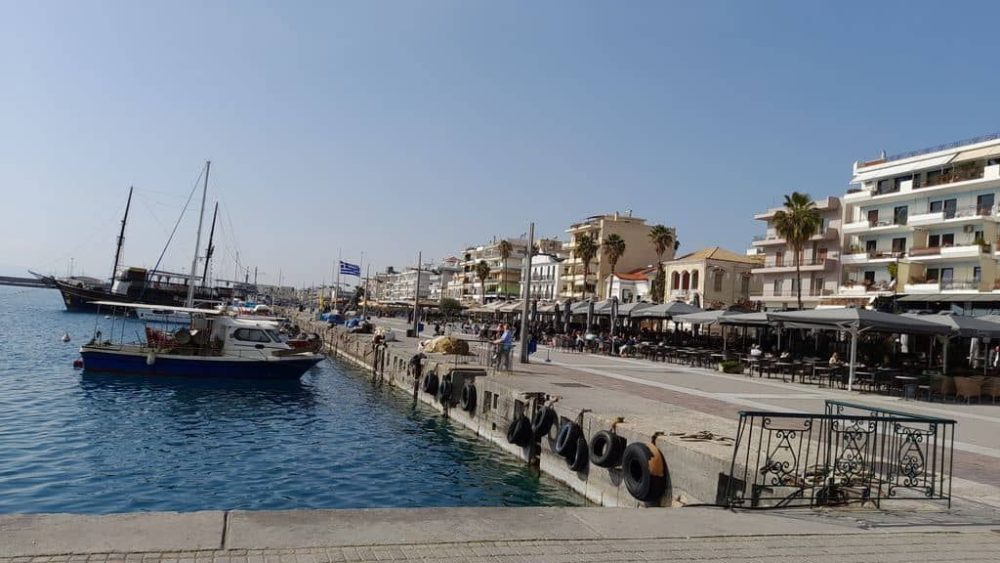 Seaside around the Kalamata Yacht Club, boats and cafes