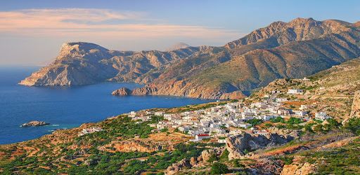 Karpathos, montagne et mer, île grecque dans le Dodécanèse